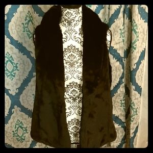 American Eagle Outfitter Faux Fur Vest Sz XL